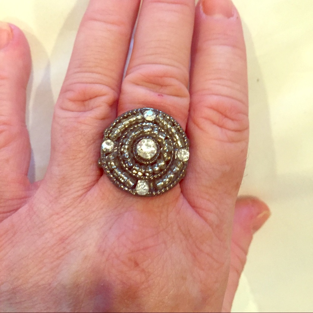 Stretchy banded round ring with bedazzling